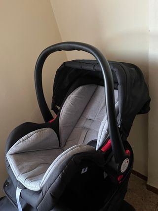 Carro de bebé negro