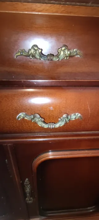 Taquillón de madera con tapa de mármol