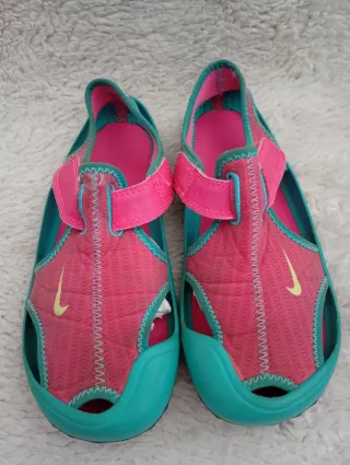 Sandalias Nike Niña Rosa y Turquesa