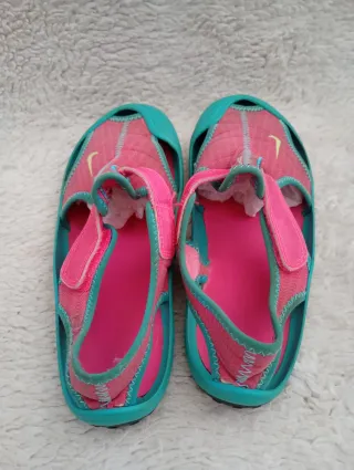 Sandalias Nike Niña Rosa y Turquesa