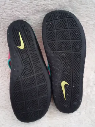 Sandalias Nike Niña Rosa y Turquesa