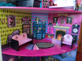 Casa Monster High arredata