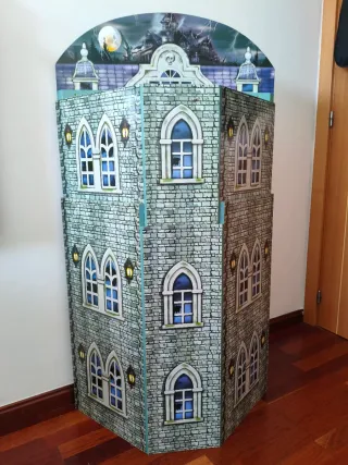 Casa Monster High arredata