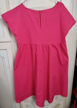 Vestito rosa corto e maniche corte