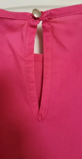 Vestito rosa corto e maniche corte