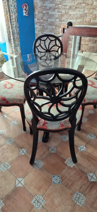 Juego de mesa y sillas