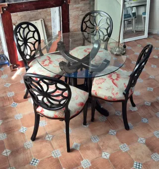 Juego de mesa y sillas