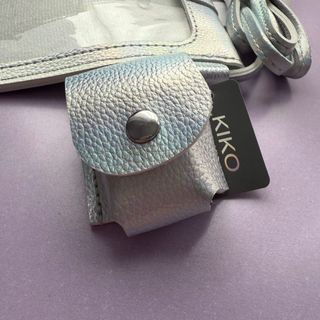 Bolso plateado para móvil