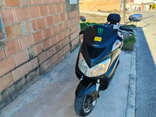 Daelim Scooter Negra Automática
