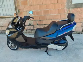 Daelim Scooter Negra Automática