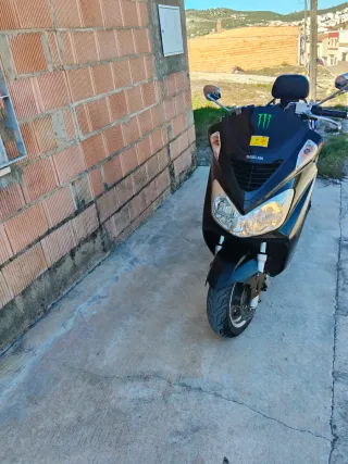Daelim Scooter Negra Automática