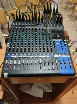 Mesa Yamaha MG16XU - Impecable (Caja y Accesorios)