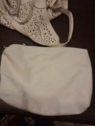 Borsa a spalla traforata beige