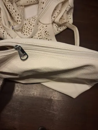 Borsa a spalla traforata beige