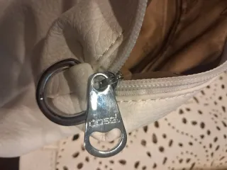 Borsa a spalla traforata beige