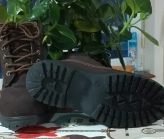 Botas de montaña marrones