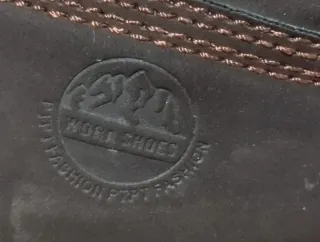 Botas de montaña marrones