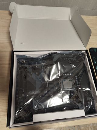 Combo i5-12600K + Placa Base Gigabyte B760 DDR4