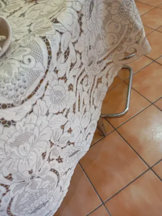 Mantelería de lino bordada amano madeira nueva