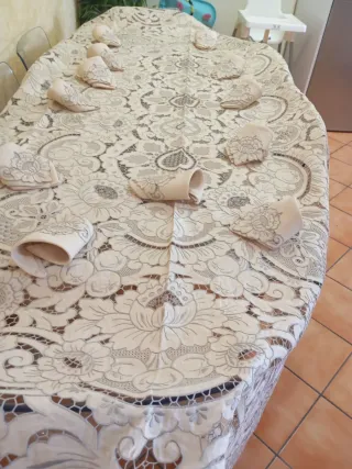 Mantelería de lino bordada amano madeira nueva