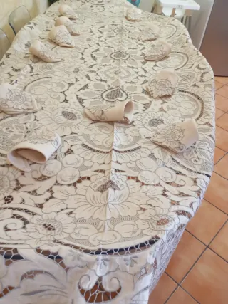 Mantelería de lino bordada amano madeira nueva