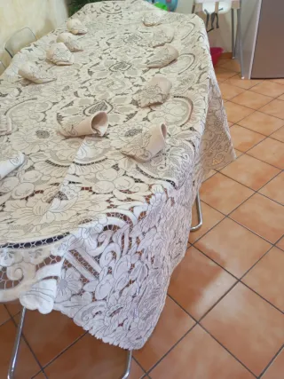 Mantelería de lino bordada amano madeira nueva