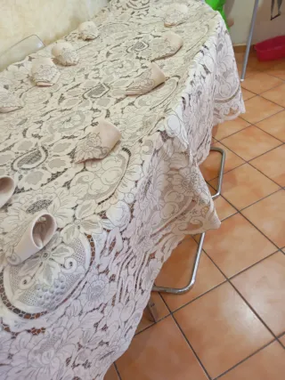 Mantelería de lino bordada amano madeira nueva