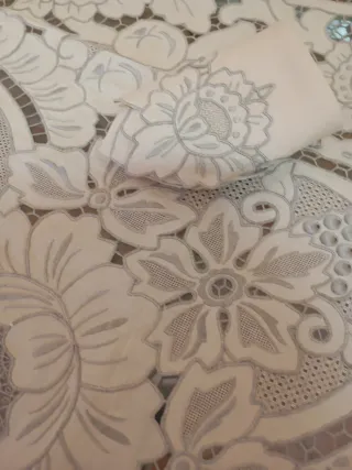 Mantelería de lino bordada amano madeira nueva