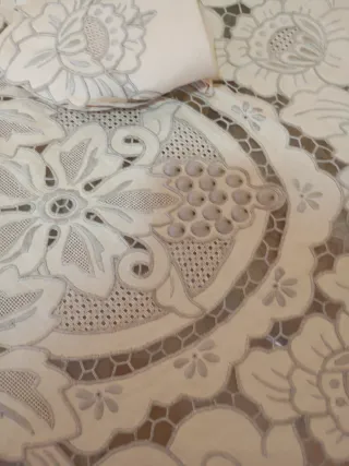 Mantelería de lino bordada amano madeira nueva