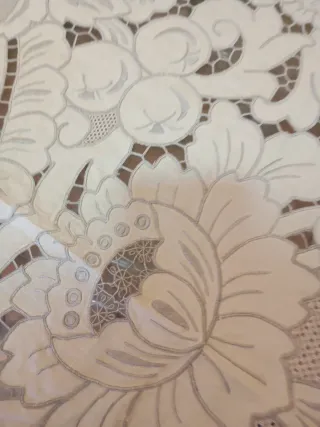 Mantelería de lino bordada amano madeira nueva