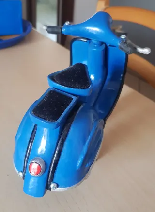 Modellino Vespa in metallo blu