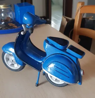 Modellino Vespa in metallo blu