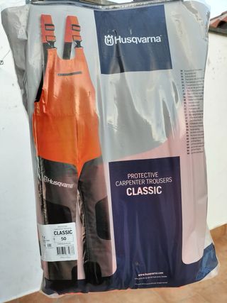 Peto de protección husqvarna para desbrozadora.