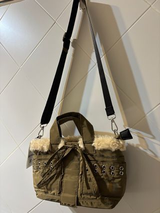 Bolso verde Parfois con pelo