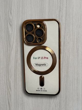 Funda iPhone 15 Pro Dorada Magnética