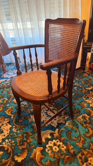 Sillas de madera con rejilla Ratan