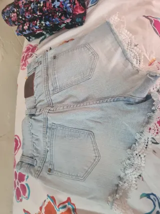 Shorts vaqueros con encaje