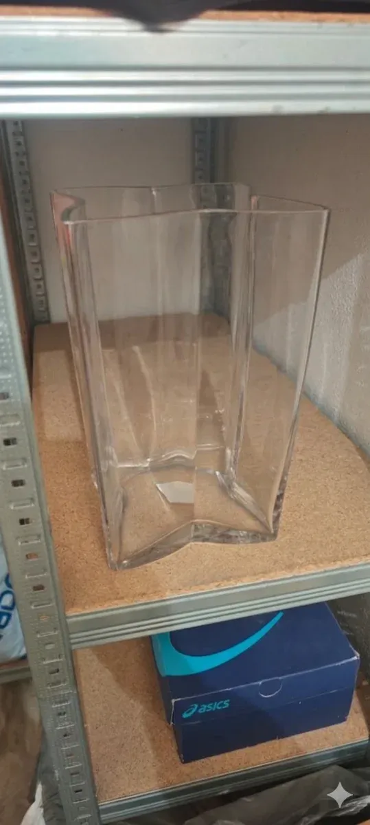 Jarrón de cristal transparente