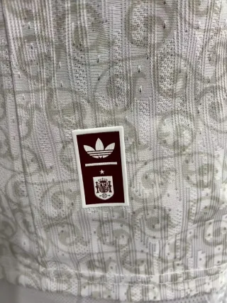Camiseta Mundial Adidas España Oro y Blanco
