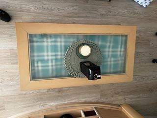 Mesa de centro elevable de madera y cristal