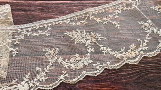 Pizzo floreale beige