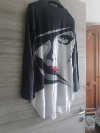 Maglia lunga con stampa viso
