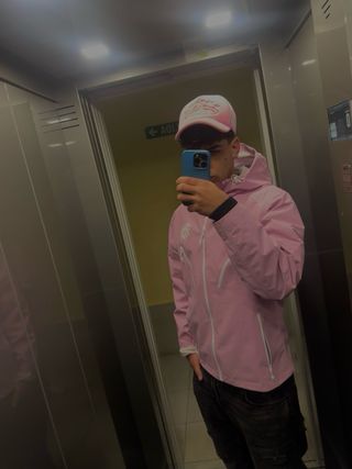 Chaqueta rosa Mertra con capucha