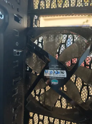 Torre PC Cooler Master Montada a Piezas