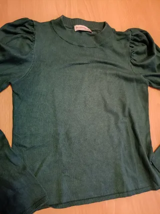 Blusa Stradivarius verde manga abullonada
