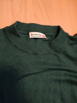 Blusa Stradivarius verde manga abullonada