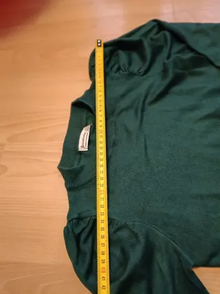 Blusa Stradivarius verde manga abullonada