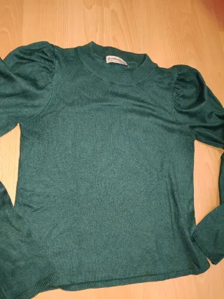Blusa Stradivarius verde manga abullonada