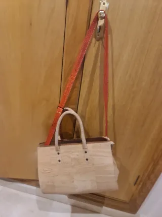 Bolso Multicolor con Detalles Naranja