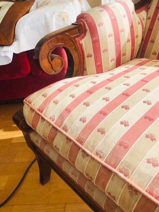 Coppia di poltrone in legno classiche